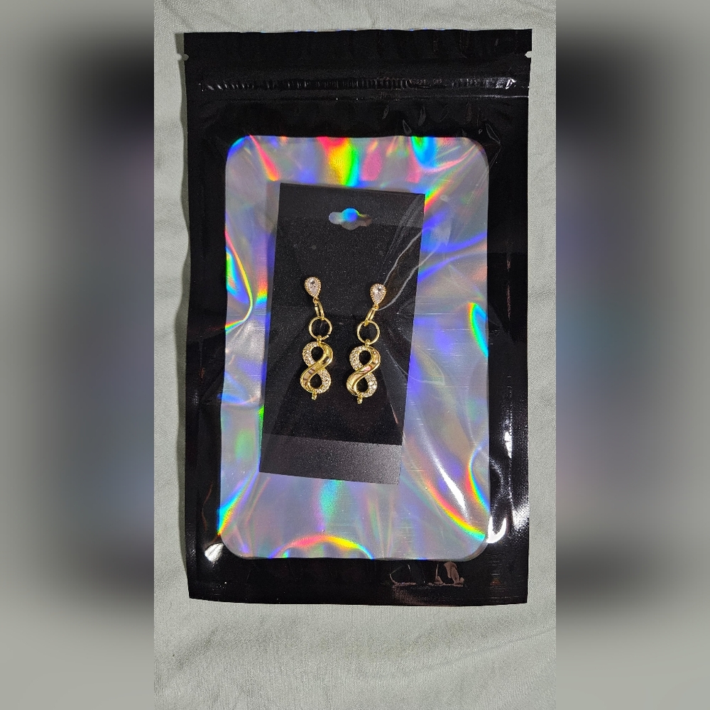 ✨️💛Gold-tone, Rhinestone & Shell Infinity Drop Earrings - Picture 3 of 3